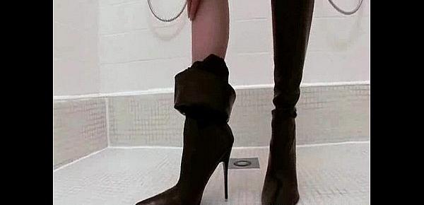  High heel boots filled with piss